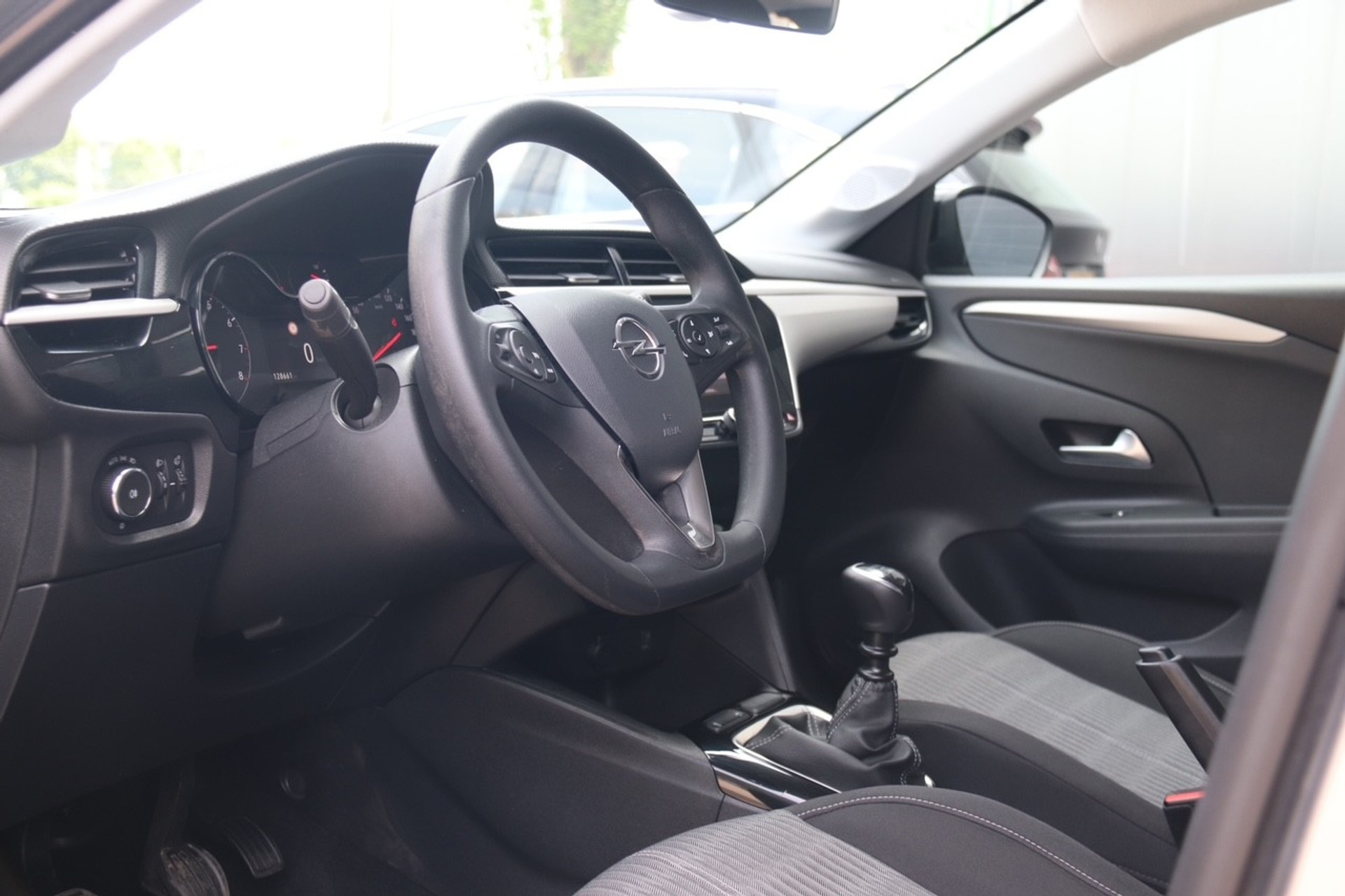 45784132-5.jpg