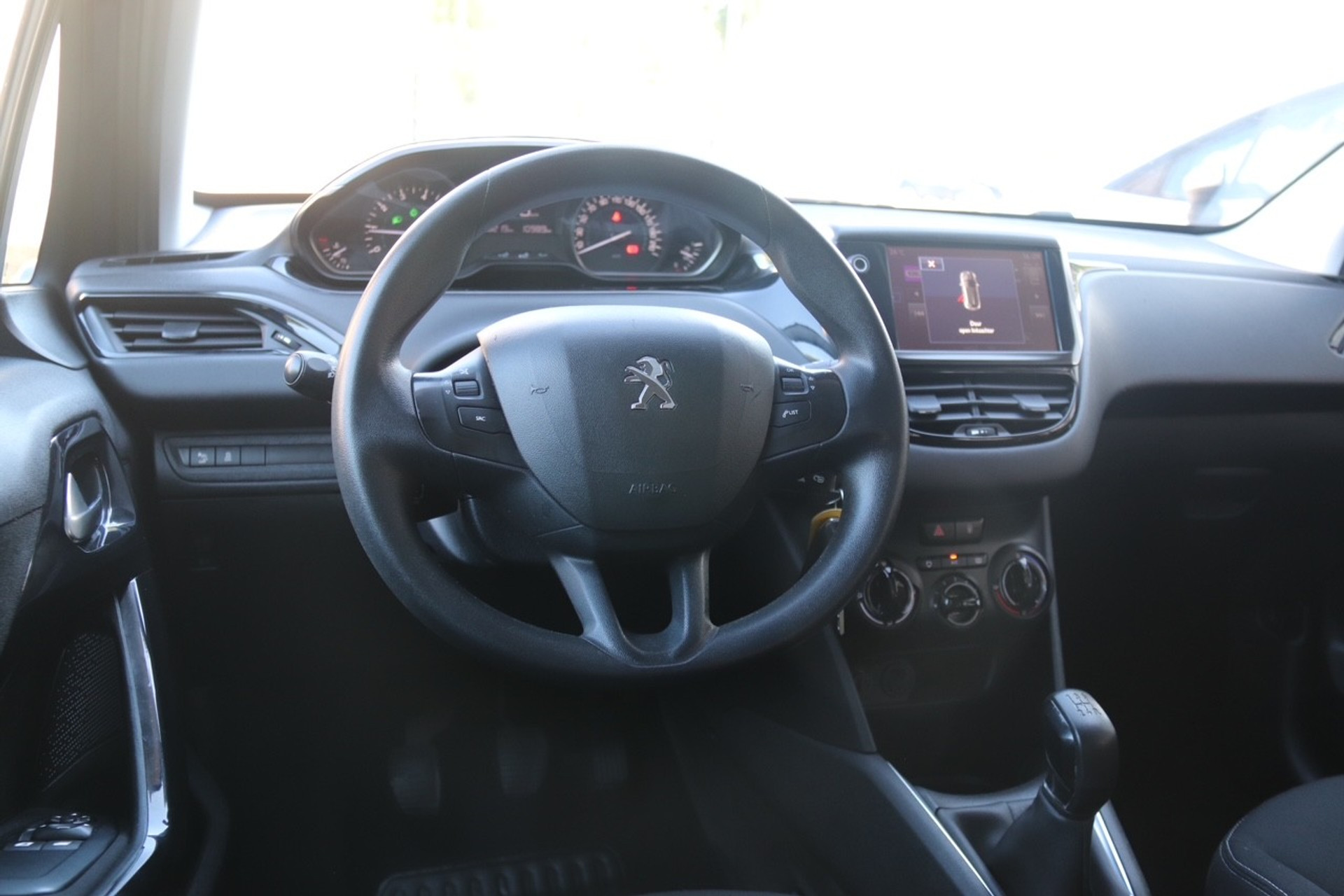 47764671-5.jpg
