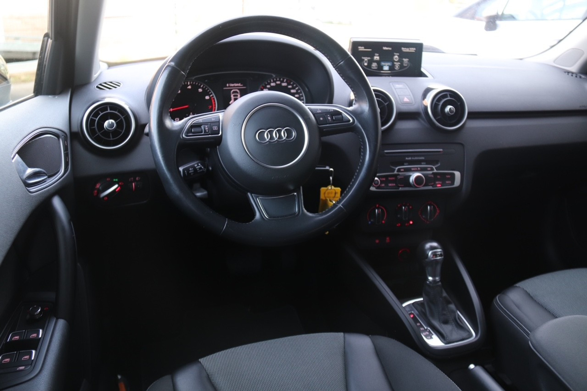 47896064-8.jpg