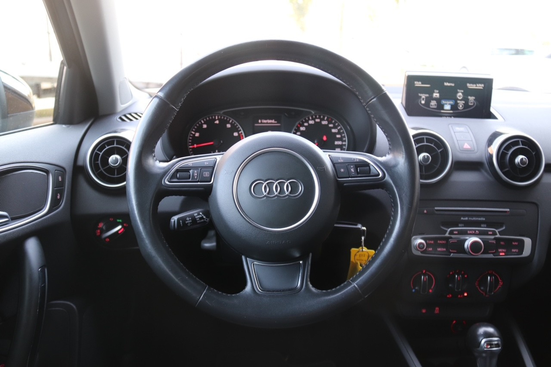 47896064-9.jpg