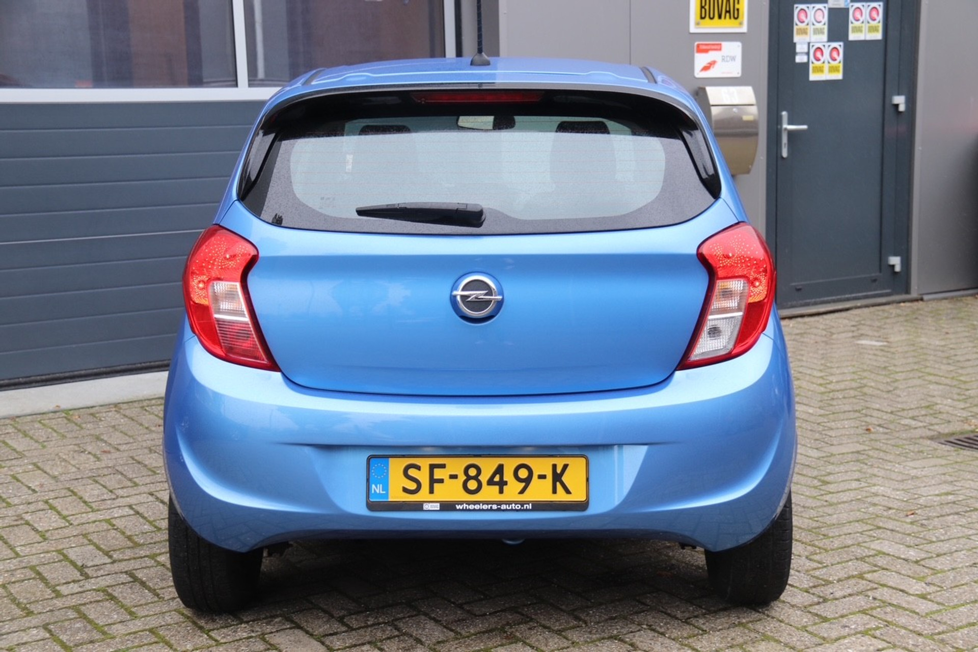 48587859-19.jpg
